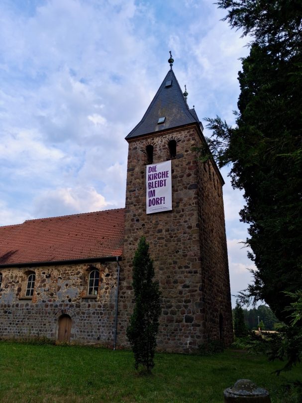 Grimme ist sich einig: Die Kirche - St. Johannis - bleibt im Dorf.