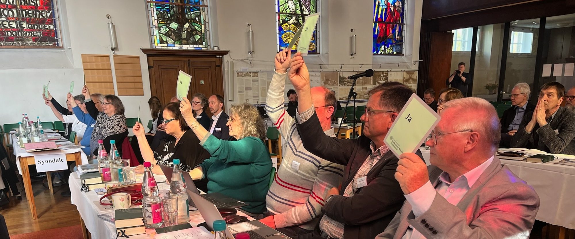 Historische Kirchenzeitschrift mit Titel und Druckdatum oben. Bilder von Kirchen im unteren Bereich.